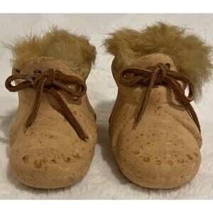 PAIR OF CLAY POTTERY NATIVE AMERICAN MOCCASINS  HOME DECOR 3" L about 2.25" H